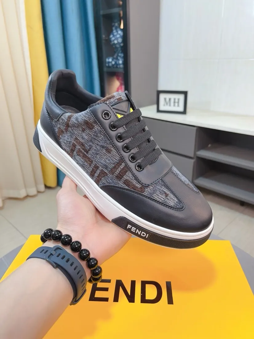Men's Men's Shoes💰420🌹🌹[fendi] Fendi's classic and comfortable men's, this complex sneaker is made of soft calfskin➕genuine leather lining➕original ultra-light rubber material with rough outsole. This unique and light style is suitable for the casual and refined sensibility of this season. It is comfortable and natural on the feet. It is an everyday style for casual travel in autumn and winter! 38/44
